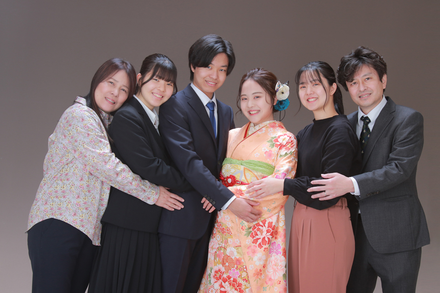 振袖 男性袴 スーツ 成人式 記念撮影 ファミリー写真 家族写真 写真館 フォトスタジオ