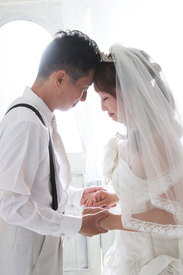 ブライダル　フォトウエディング　ウエディングドレス　写真館　フォトスタジオ　前撮り　後撮り　結婚記念　家族写真