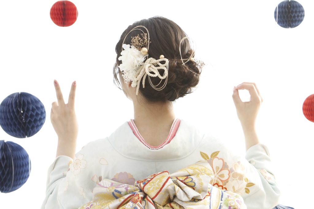 振袖　ヘアスタイル　シニヨン　ゆるふわ